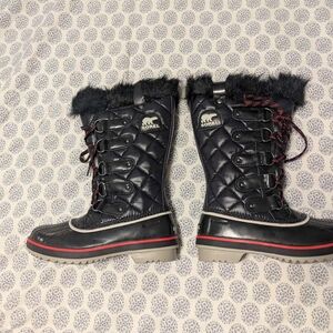 Sorel Women's Quilted Black Winter Boots